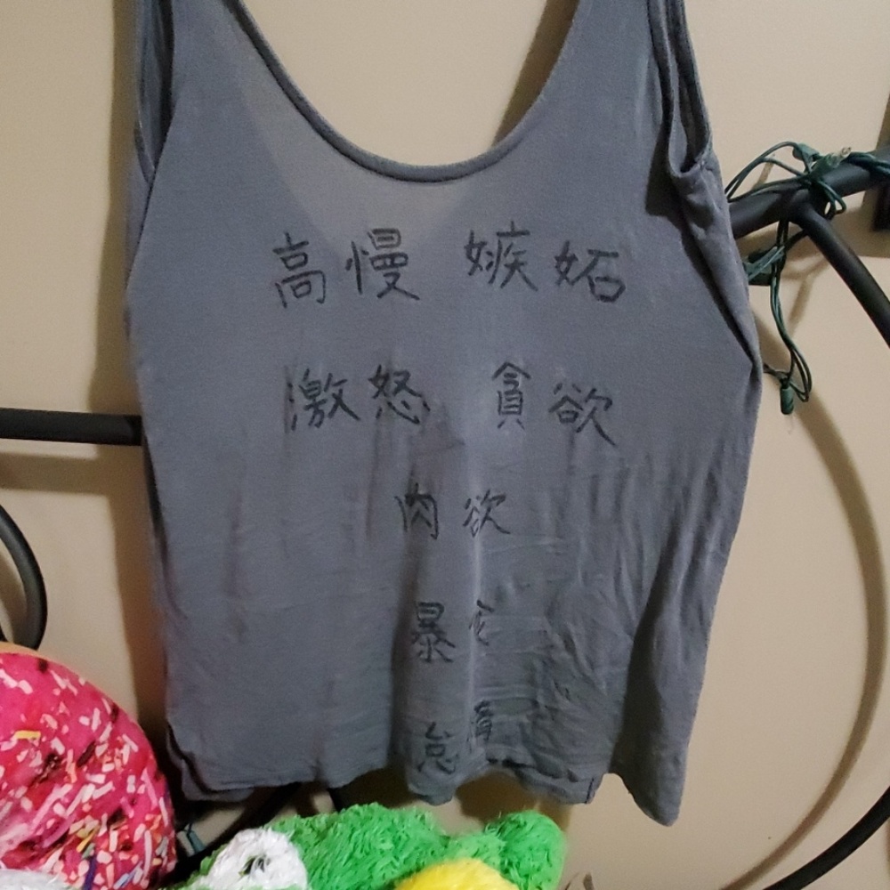 Low cut tank
